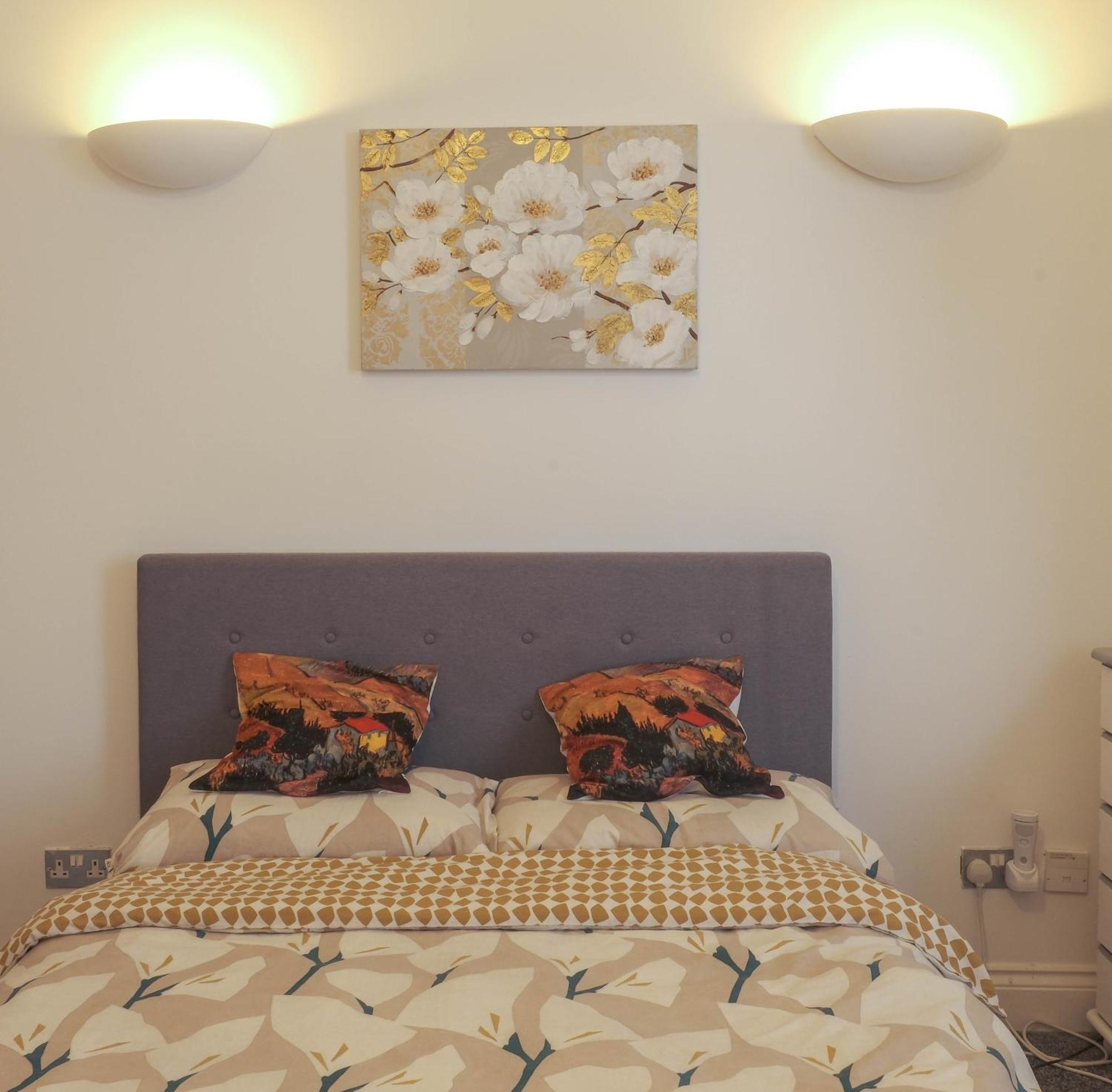 Bournemouth Beachfront Retreat 3 Bedroom 3 Bathroom Seaside B&B With Free Parking Exterior photo