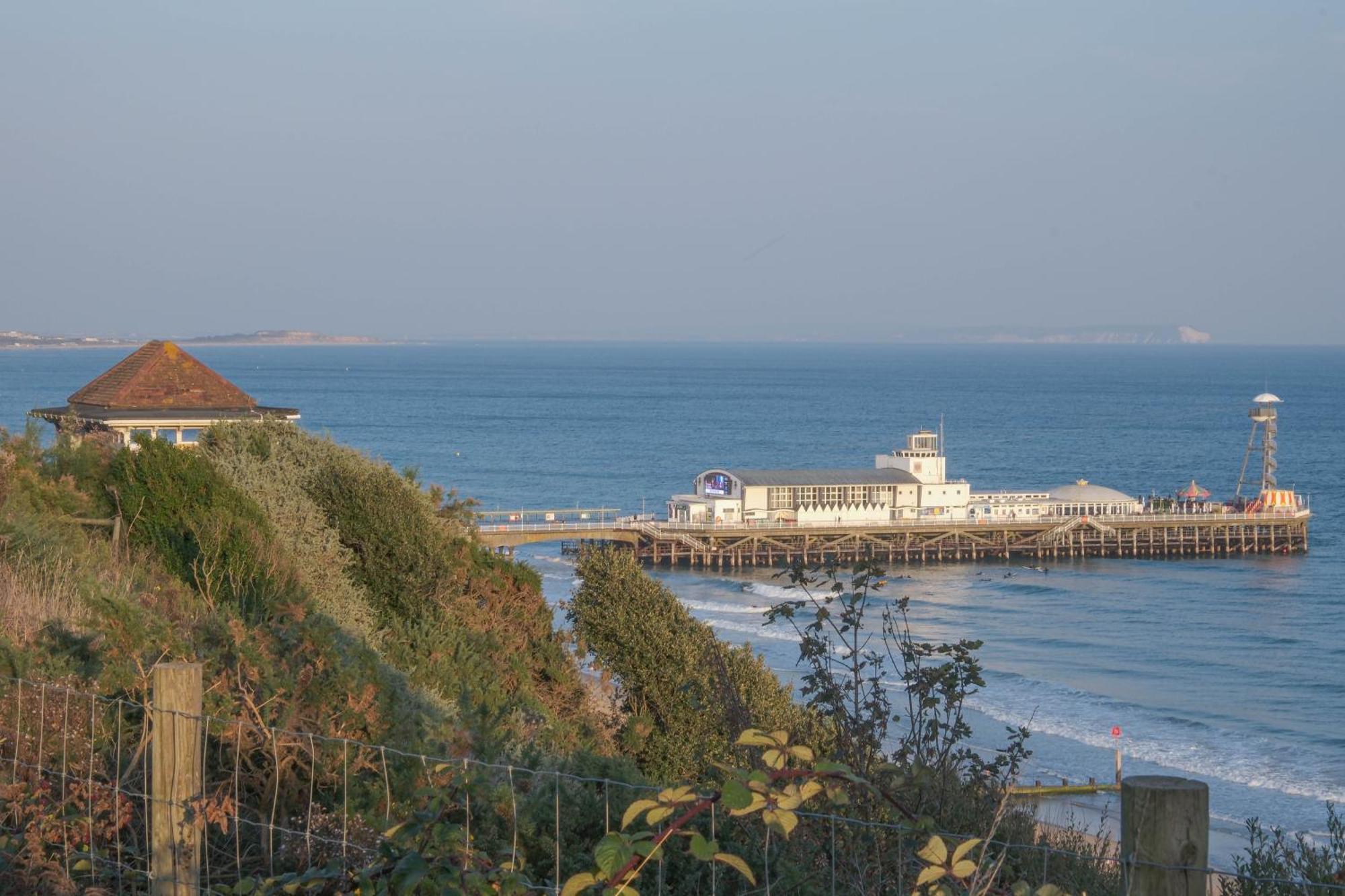 Bournemouth Beachfront Retreat 3 Bedroom 3 Bathroom Seaside B&B With Free Parking Exterior photo